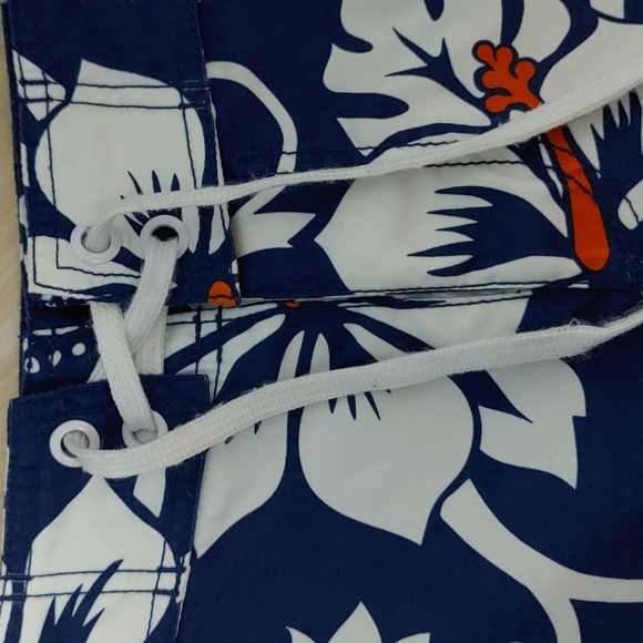 Old Navy Board Shorts Size L - Picture 3 of 7